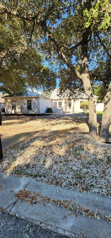 409 Fairway Oaks St Property Photo 3