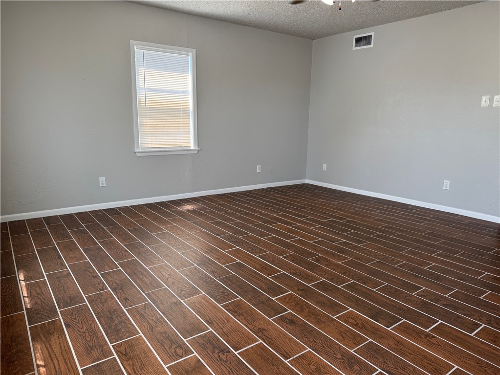 4109 Elvira Dr B Property Photo 4