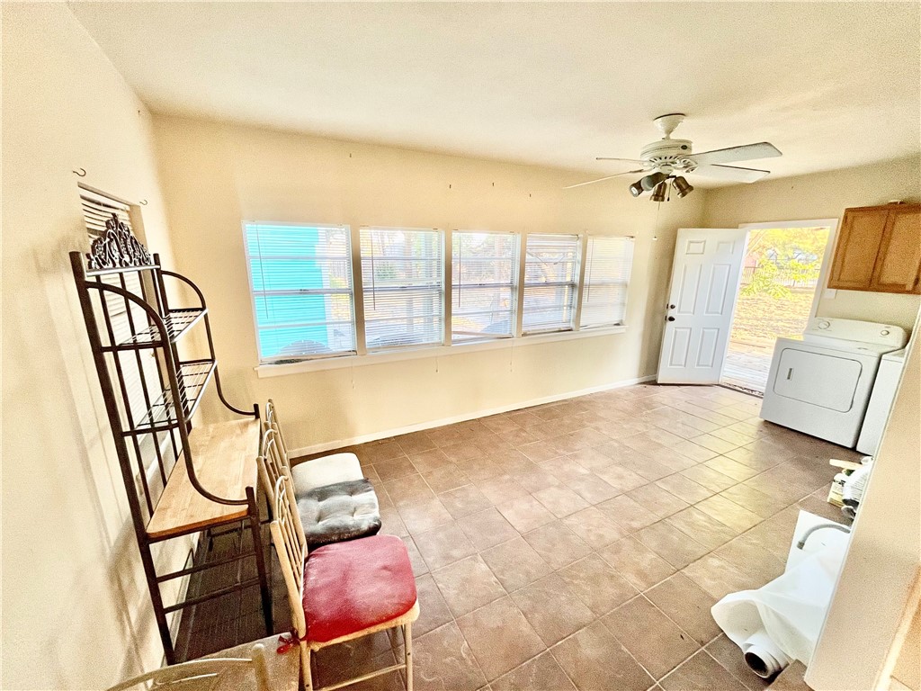 813 N Houston St Property Photo 5
