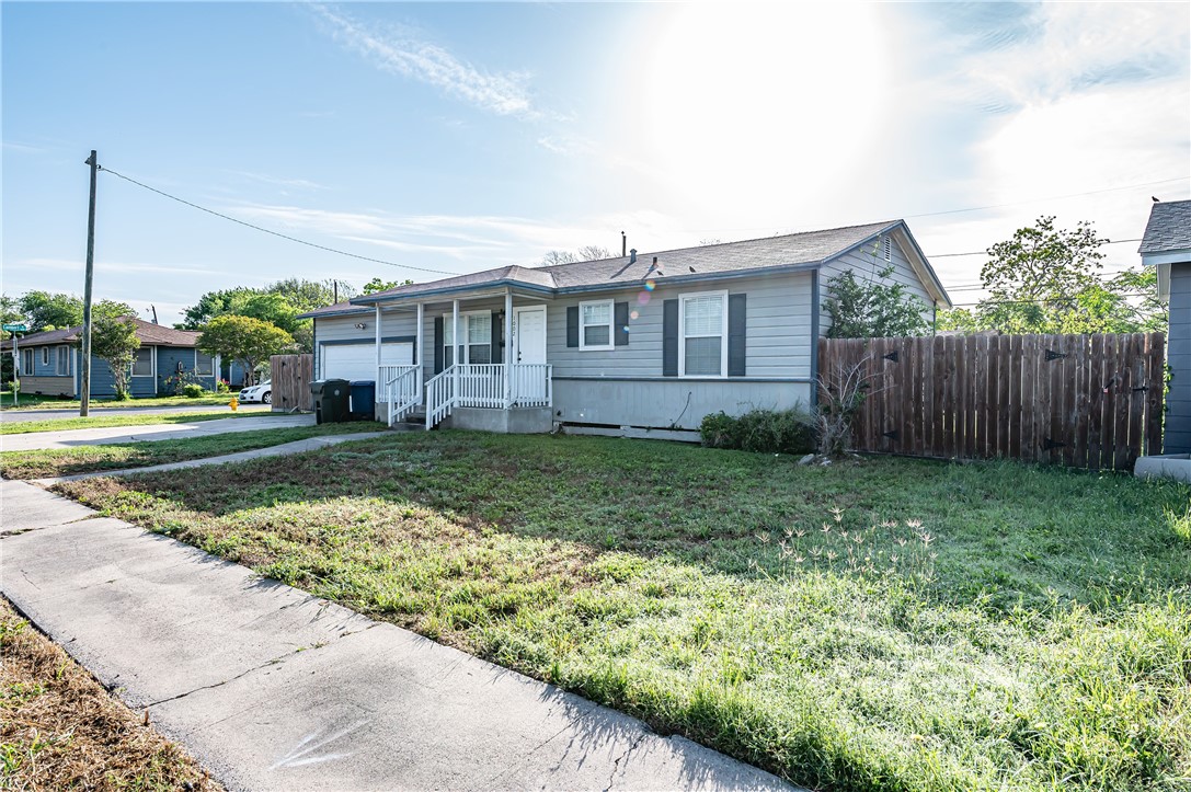 1002 Zarsky Dr Property Photo 2