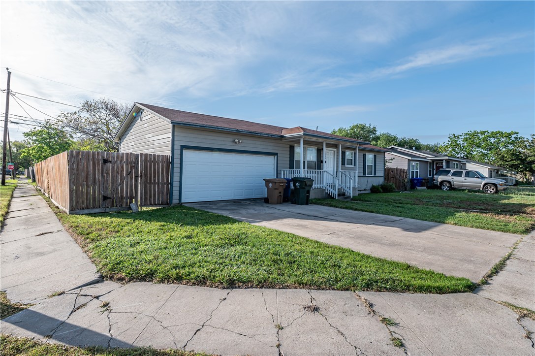 1002 Zarsky Dr Property Photo 3