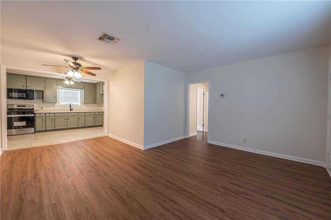 1002 Zarsky Dr Property Photo 4