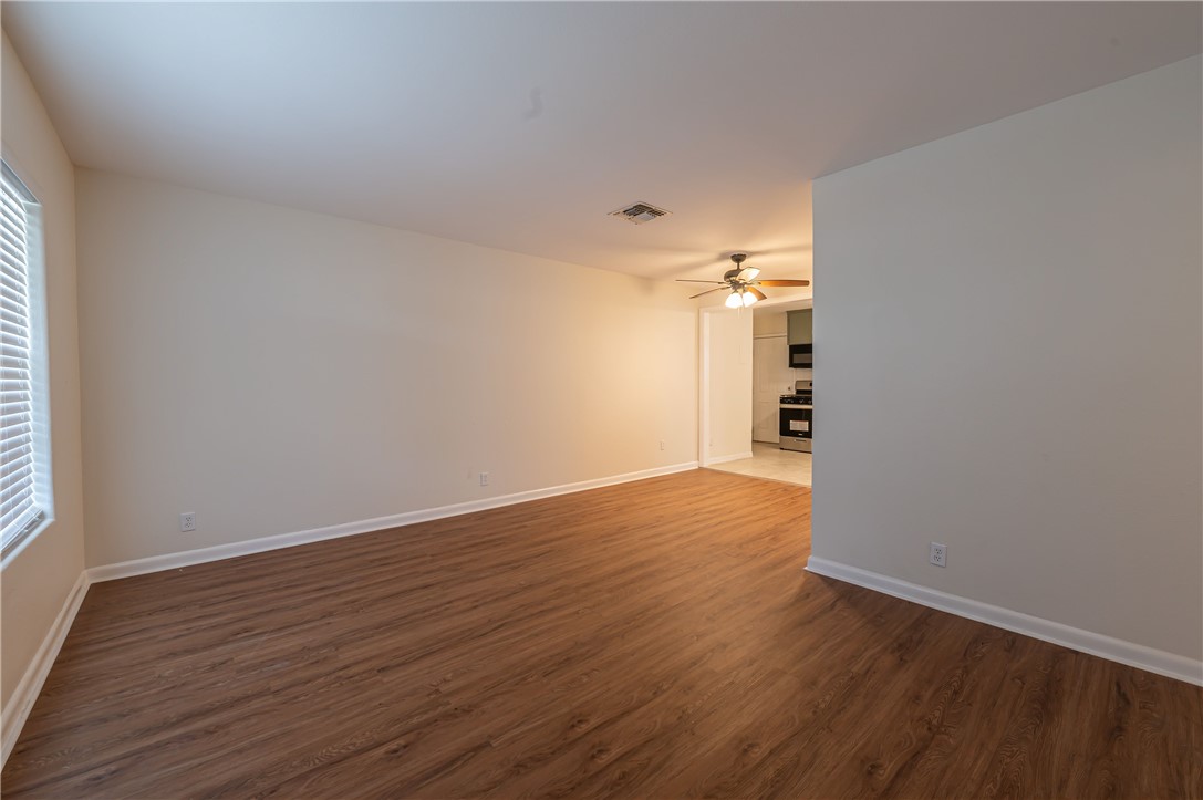 1002 Zarsky Dr Property Photo 5
