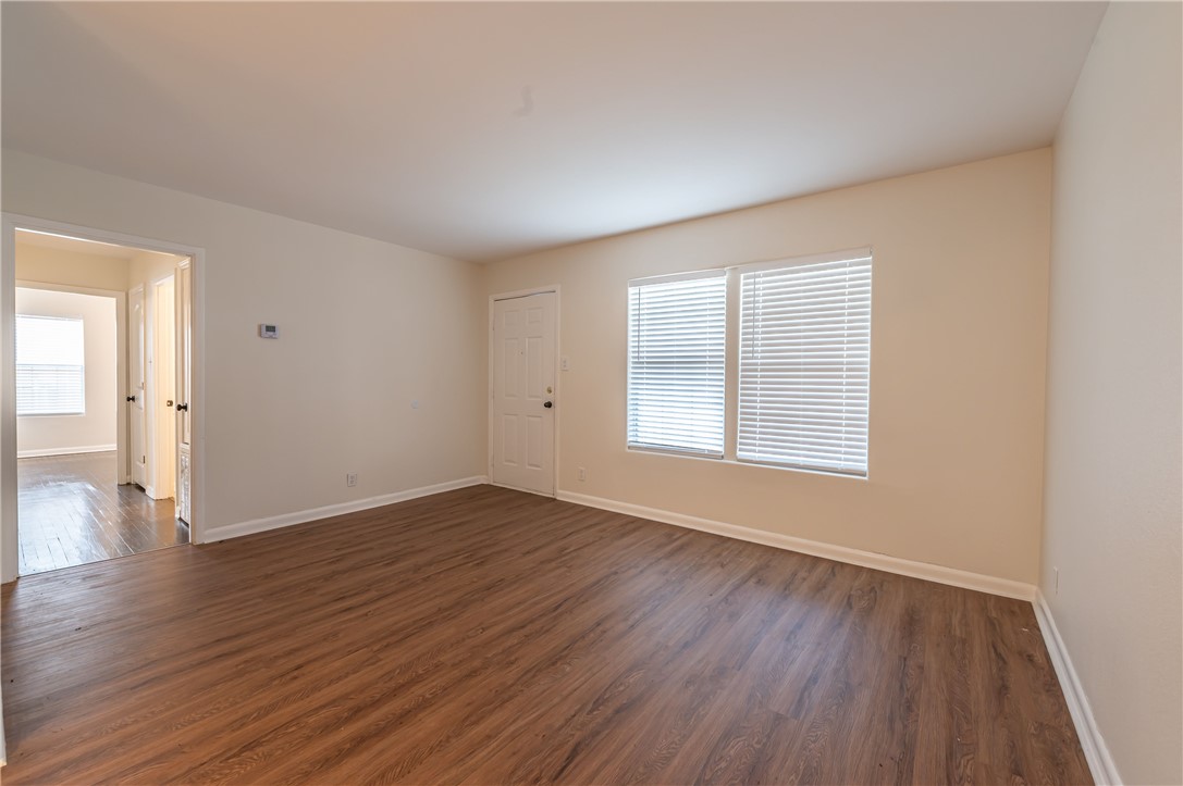 1002 Zarsky Dr Property Photo 6
