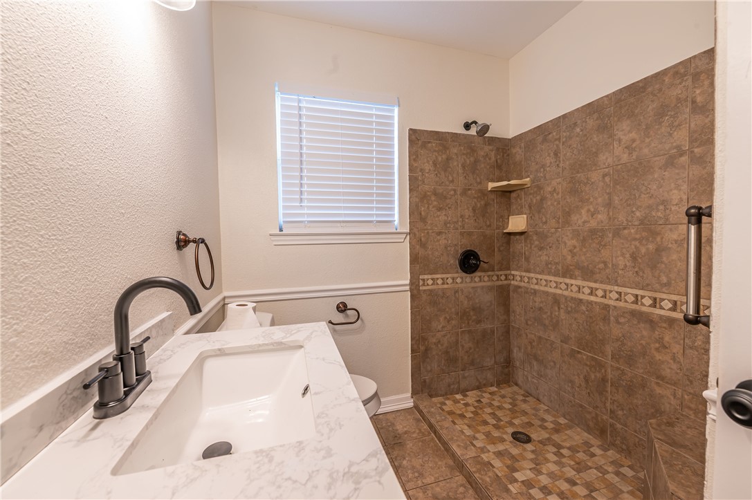 1002 Zarsky Dr Property Photo 10