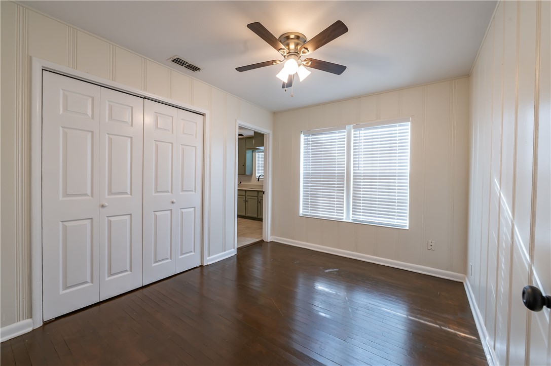 1002 Zarsky Dr Property Photo 11