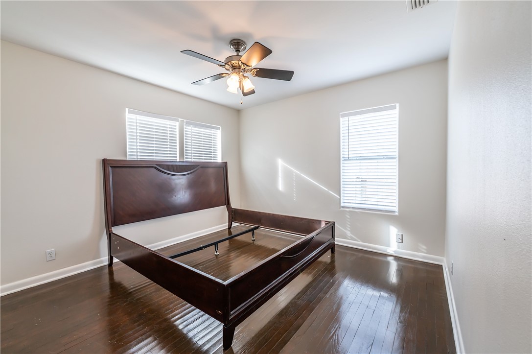 1002 Zarsky Dr Property Photo 14