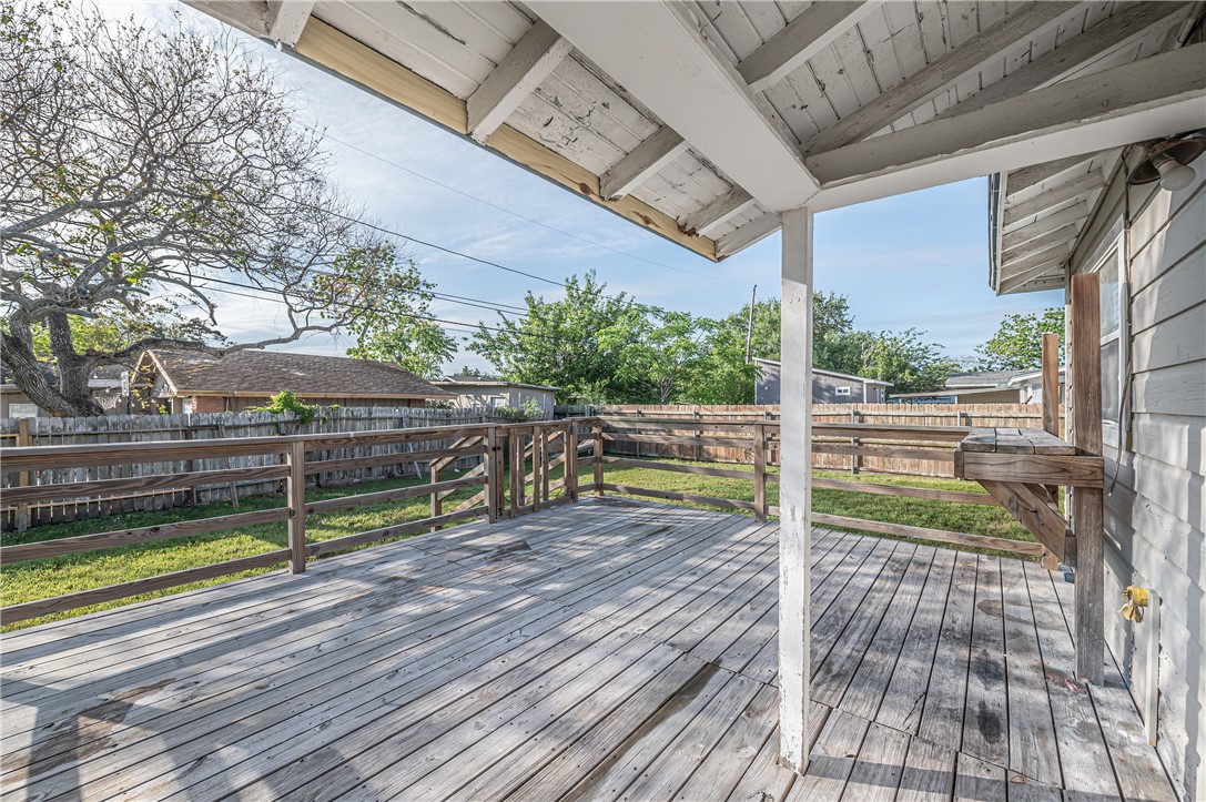 1002 Zarsky Dr Property Photo 15