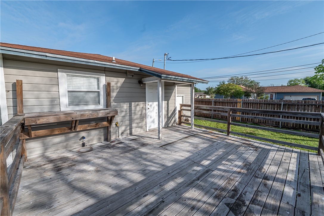 1002 Zarsky Dr Property Photo 16