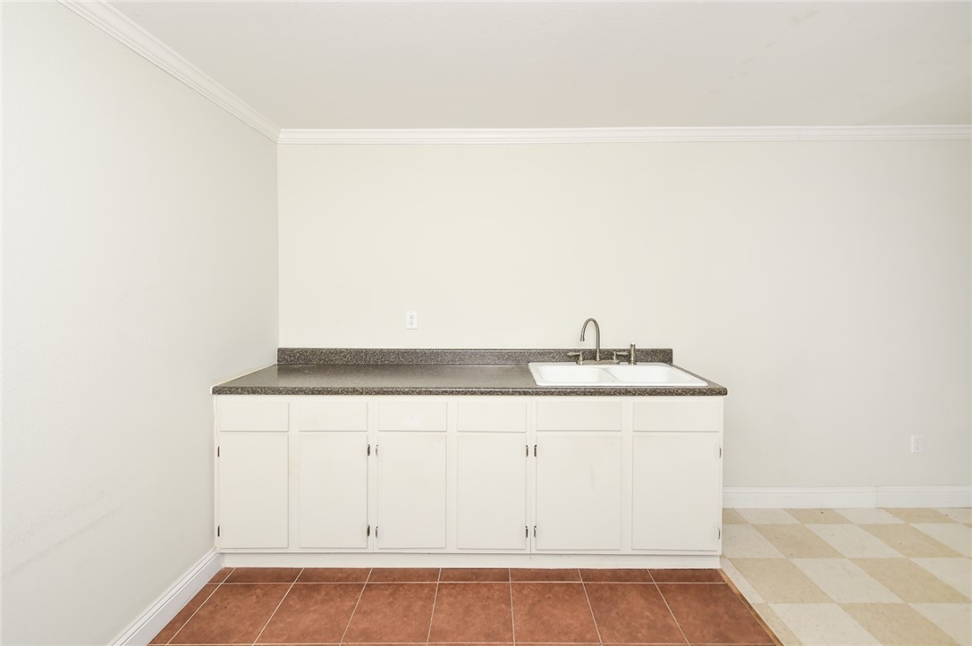 2736 Dallas Ave Property Photo 5