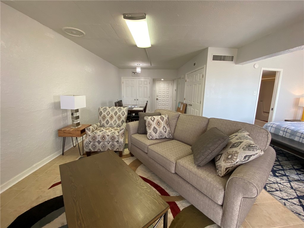 14401 Commodores Dr 109 Property Photo 11