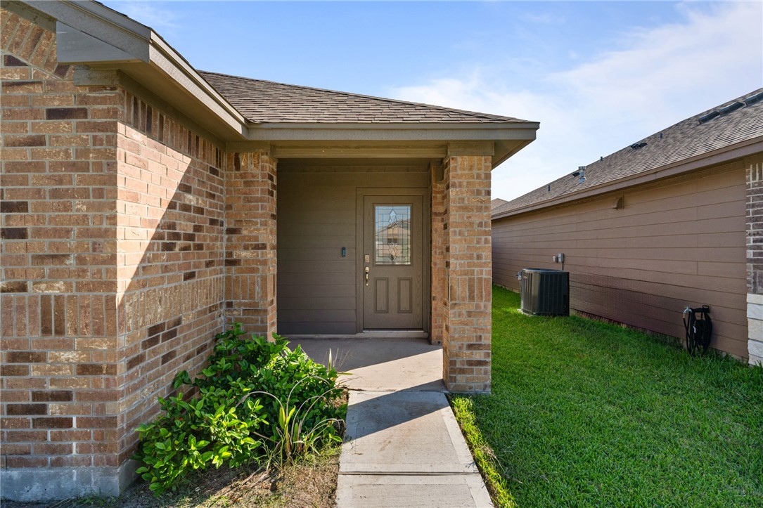 7713 Lariat Toss Dr Property Photo 3