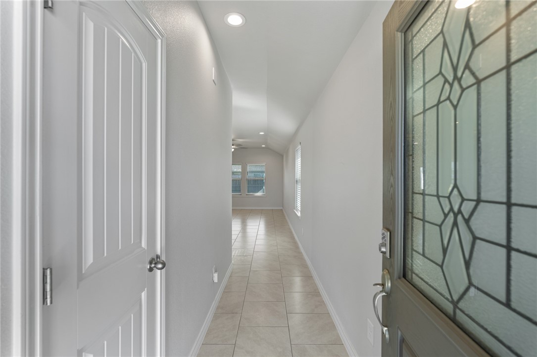 7713 Lariat Toss Dr Property Photo 4