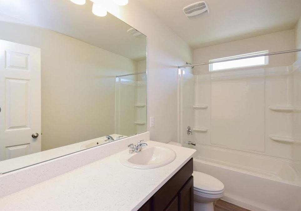 1266 Thames Chase Dr Property Photo 5