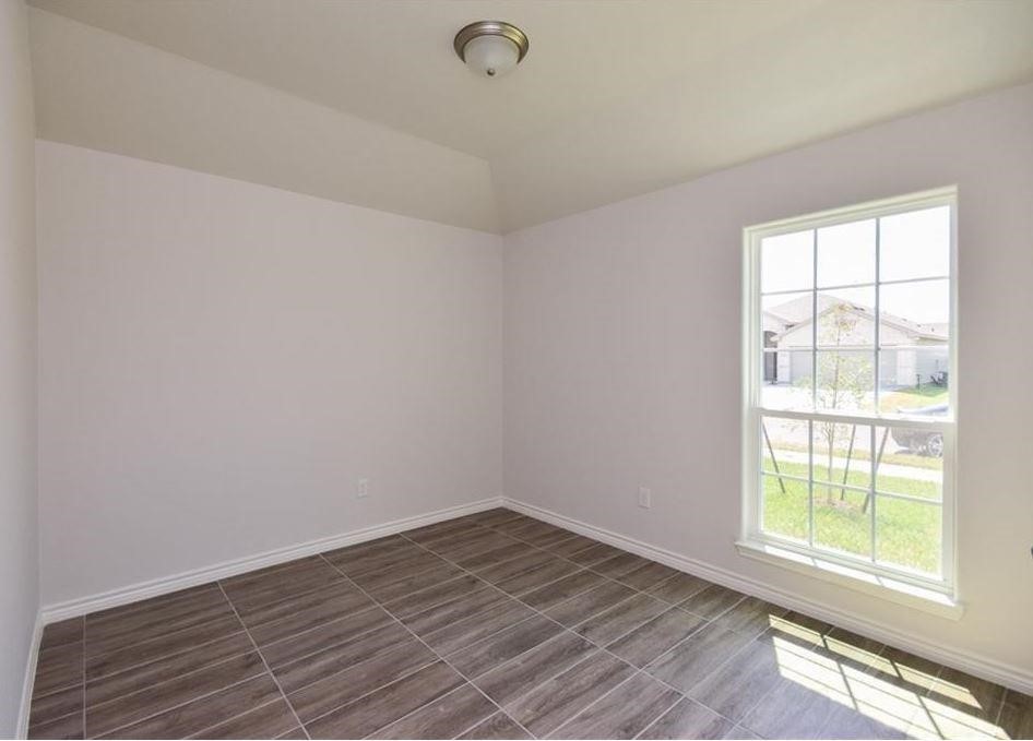 1266 Thames Chase Dr Property Photo 7