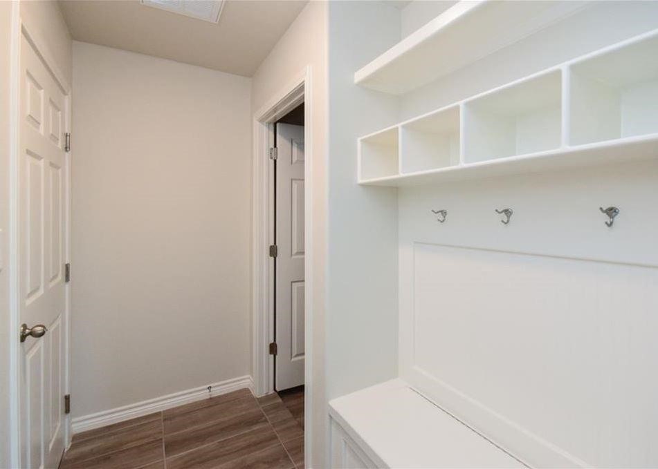 1266 Thames Chase Dr Property Photo 8