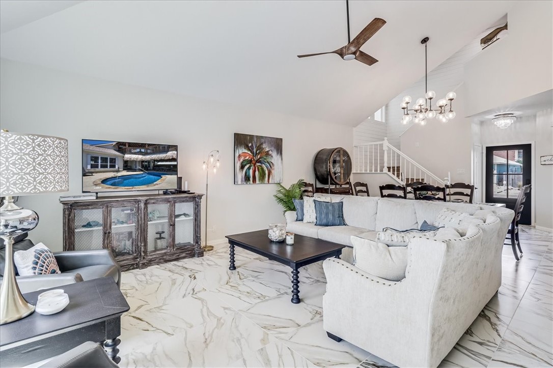 1727 Palisades Dr Property Photo 7