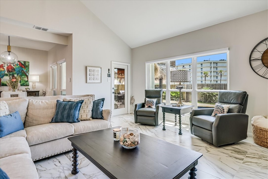 1727 Palisades Dr Property Photo 8