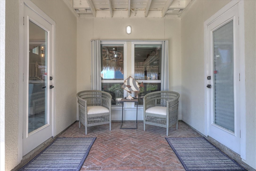 1727 Palisades Dr Property Photo 9