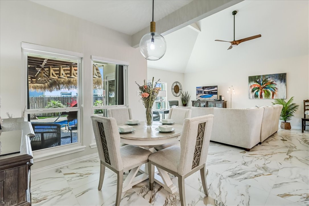 1727 Palisades Dr Property Photo 13