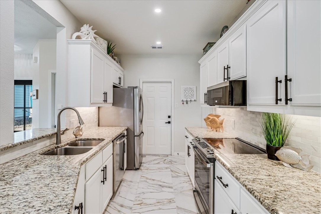 1727 Palisades Dr Property Photo 16