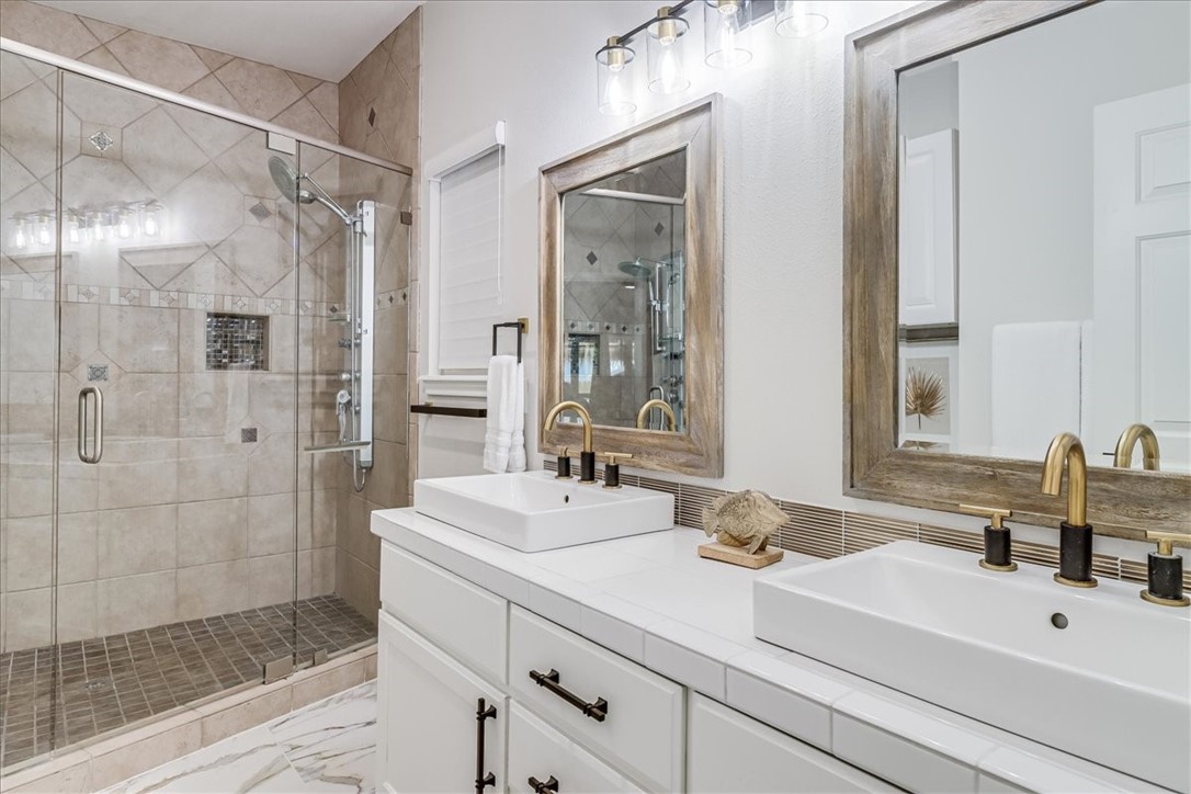 1727 Palisades Dr Property Photo 23