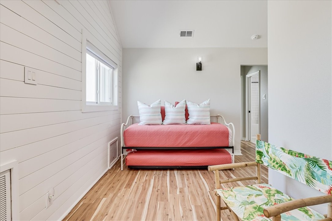 1727 Palisades Dr Property Photo 25