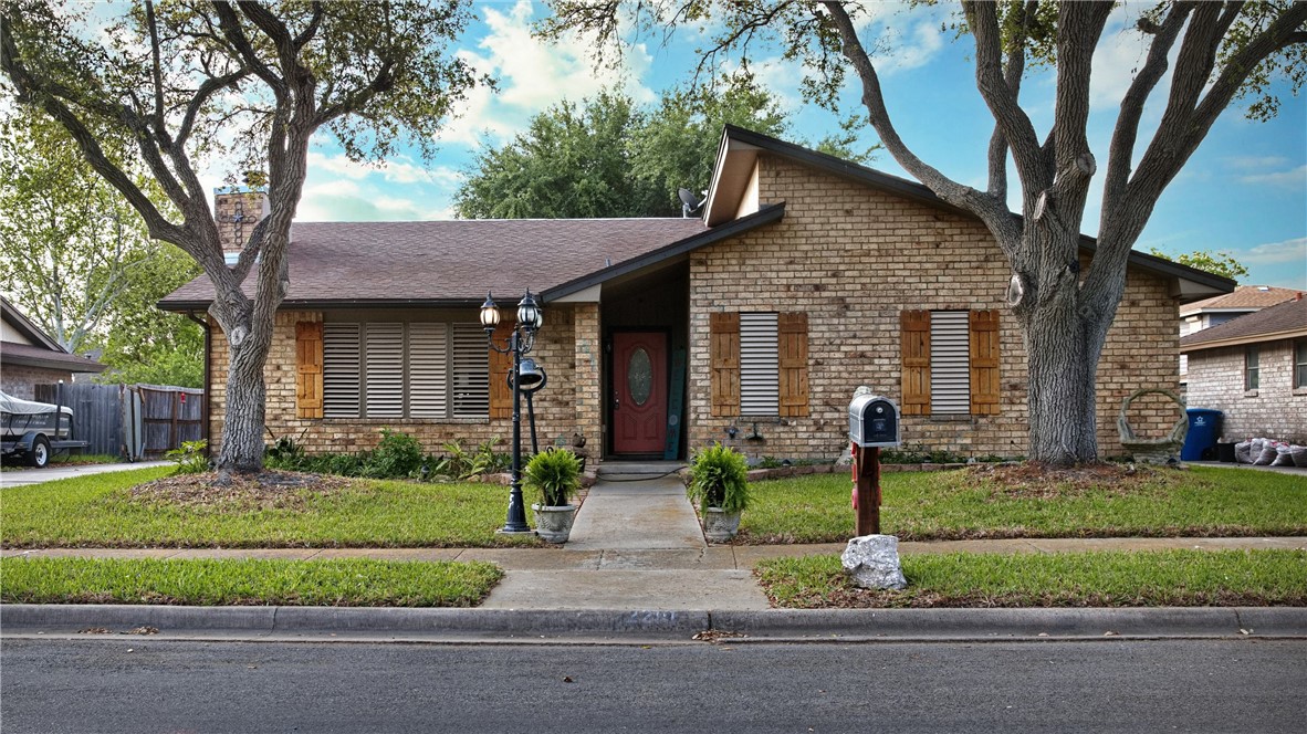 2210 Live Oak Dr Property Photo