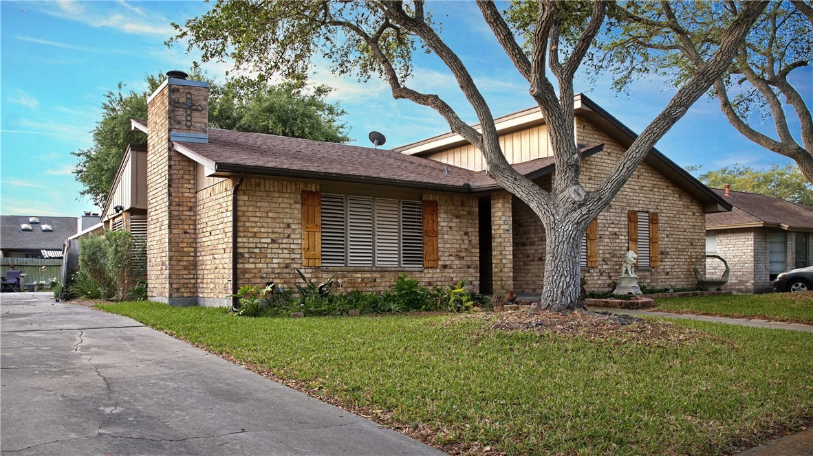 2210 Live Oak Dr Property Photo 3