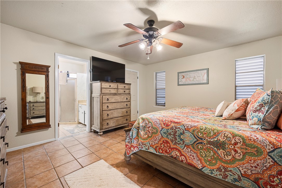 2210 Live Oak Dr Property Photo 11
