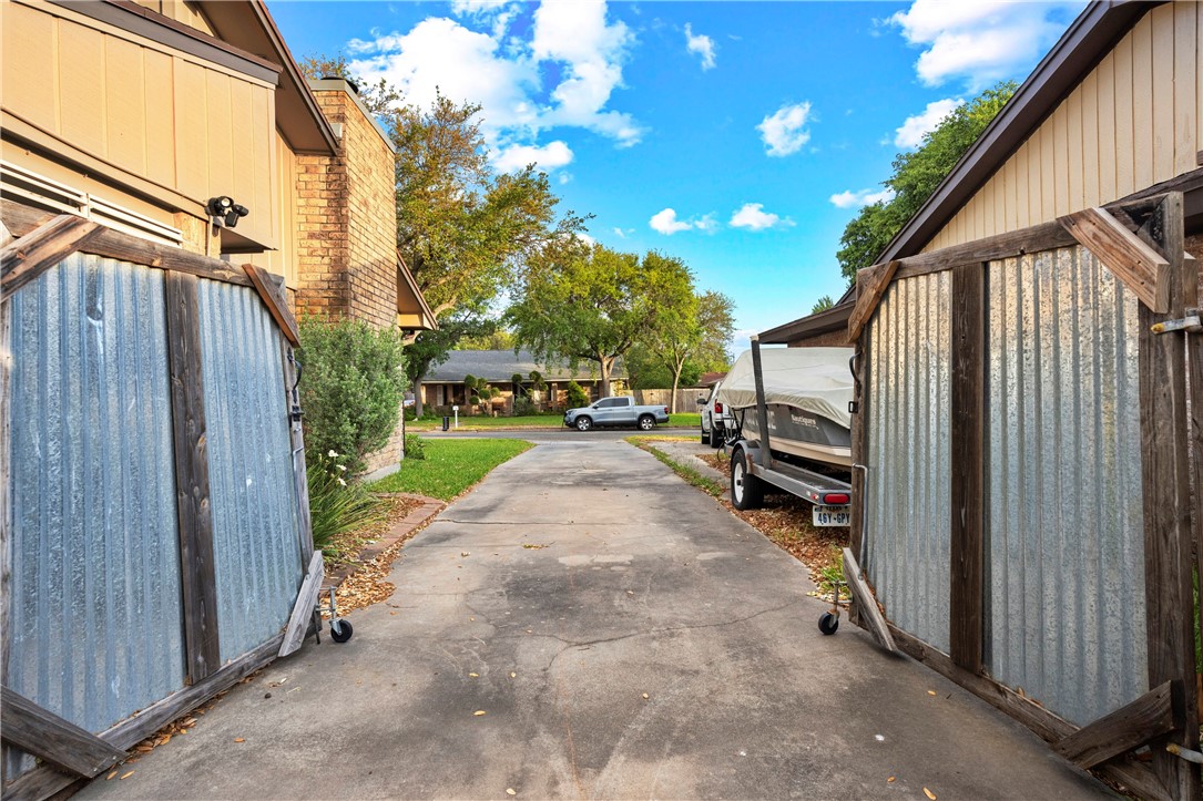 2210 Live Oak Dr Property Photo 19