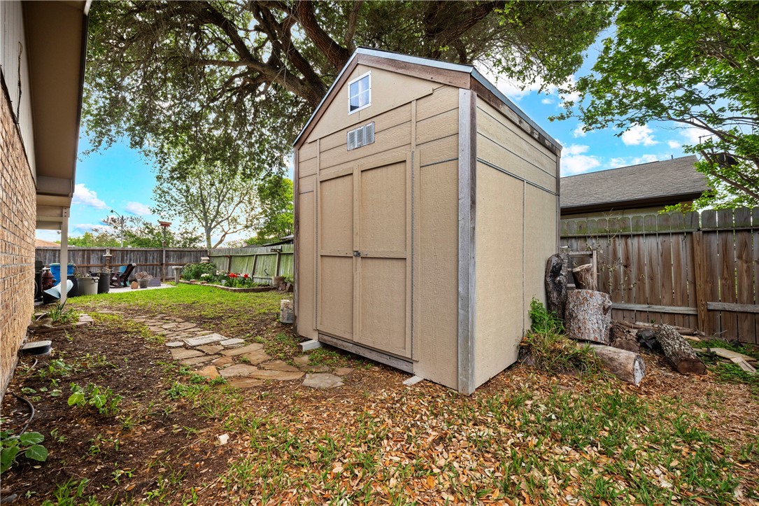 2210 Live Oak Dr Property Photo 20