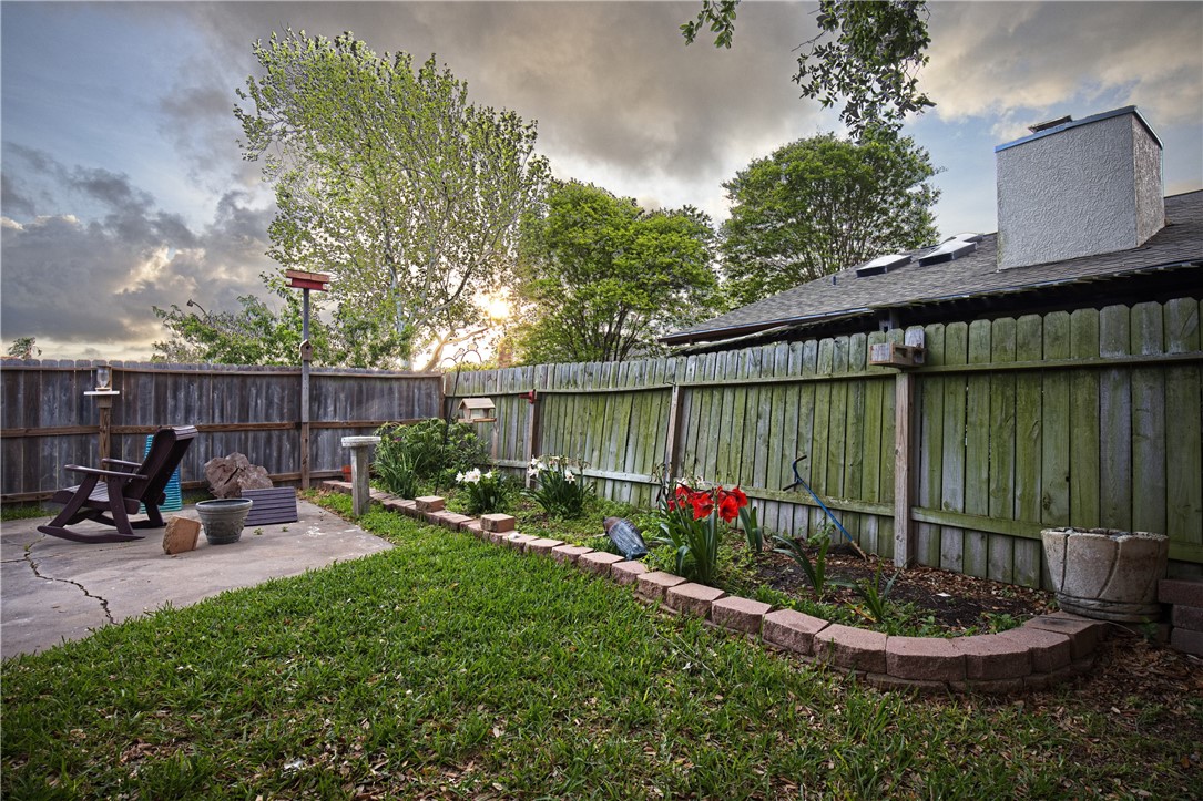 2210 Live Oak Dr Property Photo 21