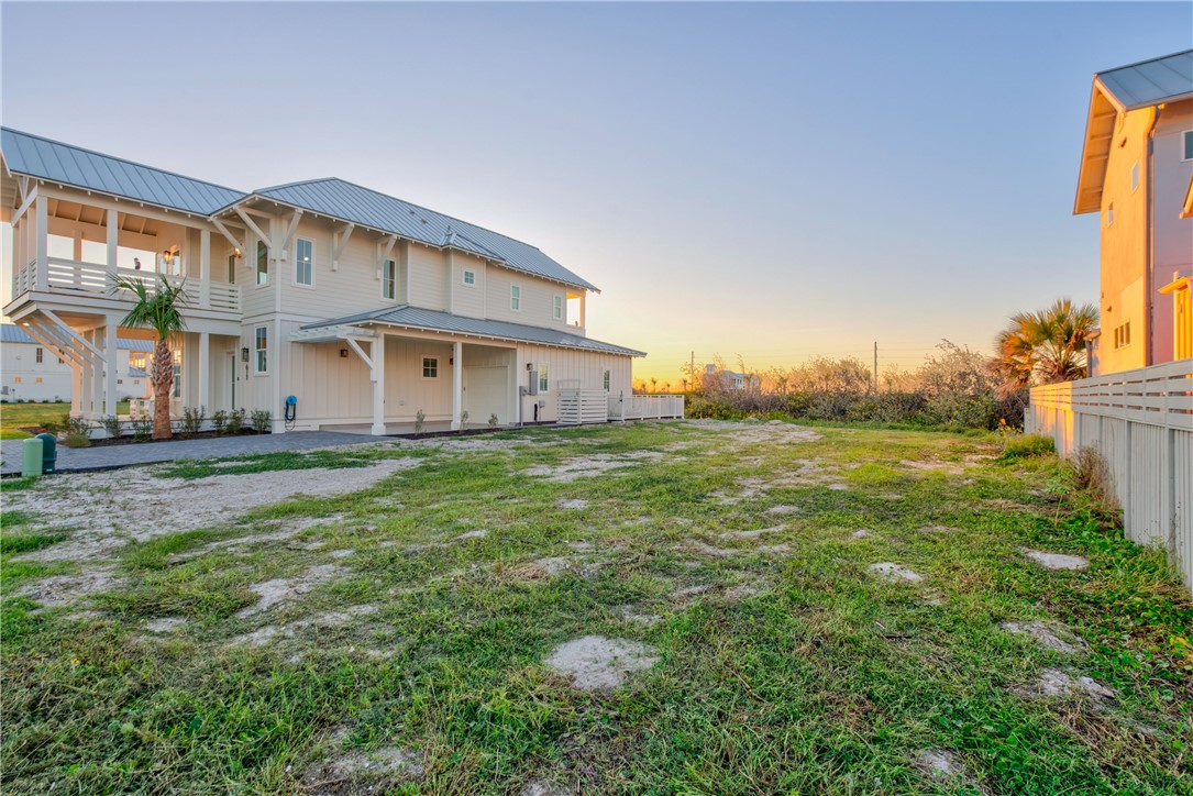 607 W Center Property Photo 4