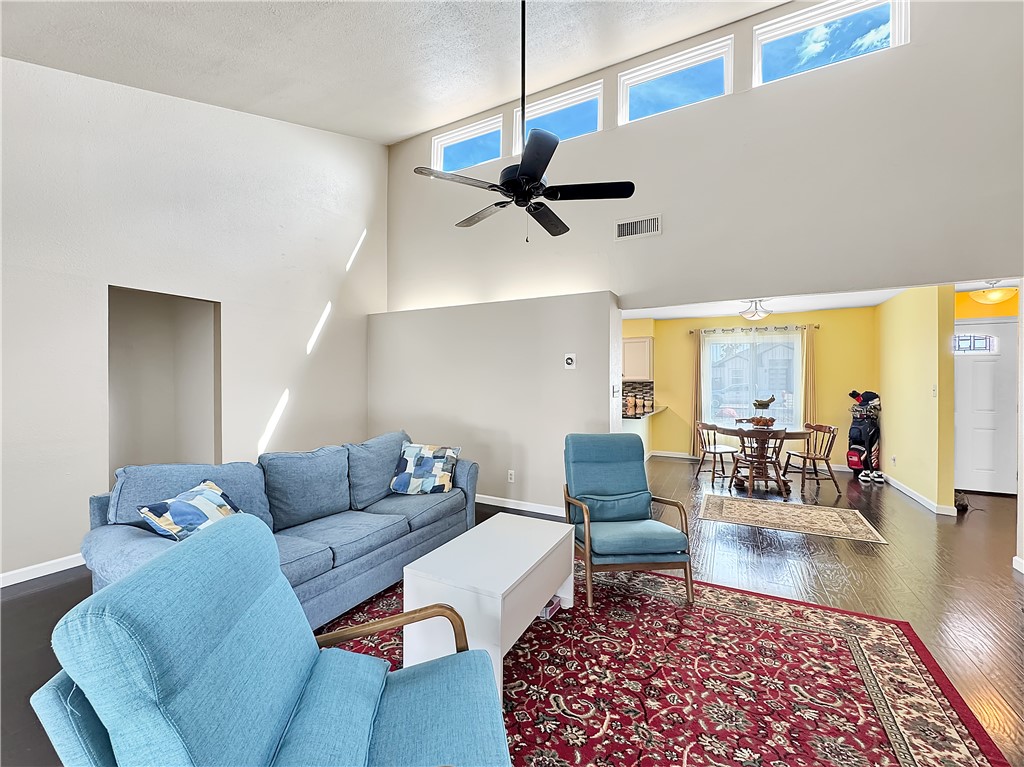 15525 Cuttysark St Property Photo 4