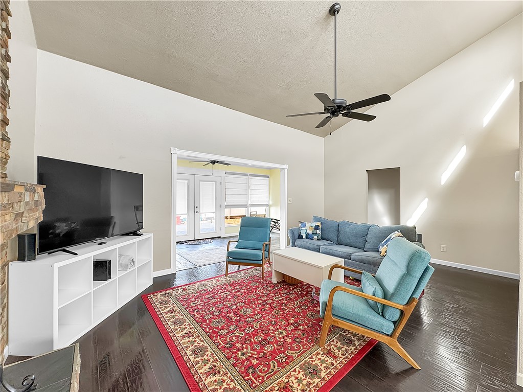 15525 Cuttysark St Property Photo 8