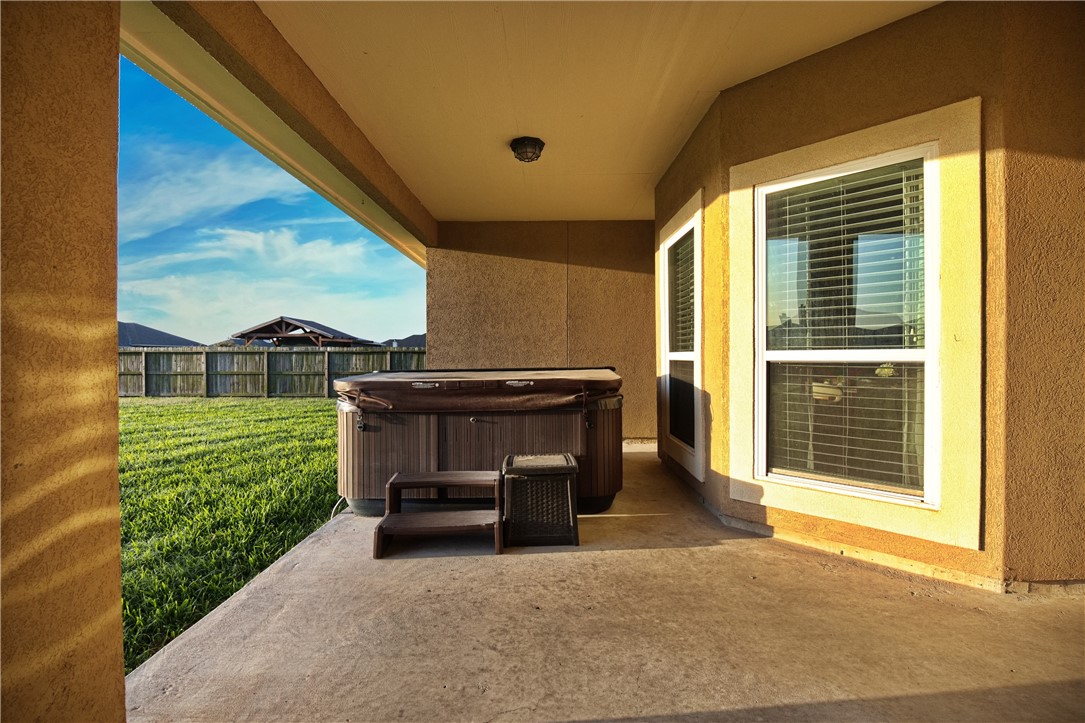 2042 Amaryllis Dr Property Photo 23