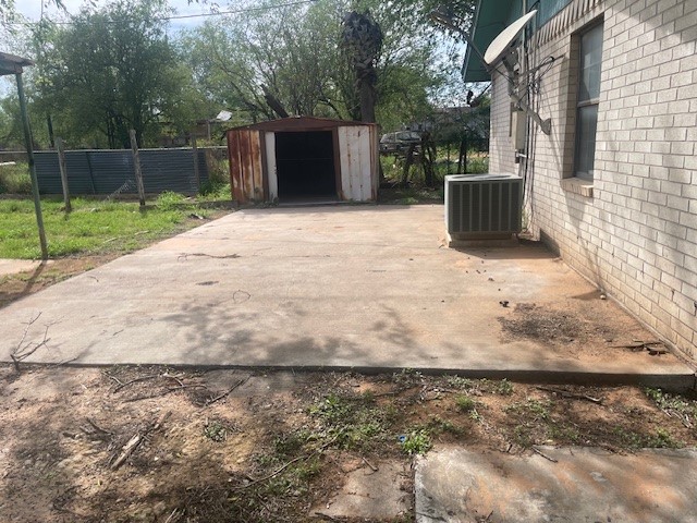 511 E Gruy St Property Photo 6