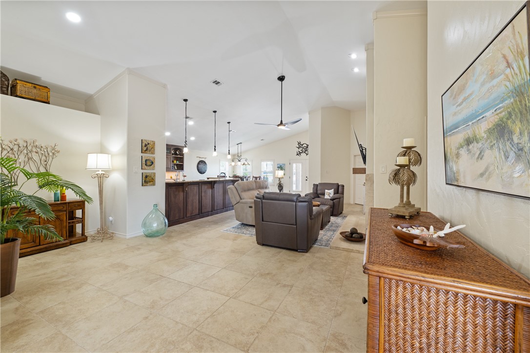 350 Blue Heron Dr Property Photo 8
