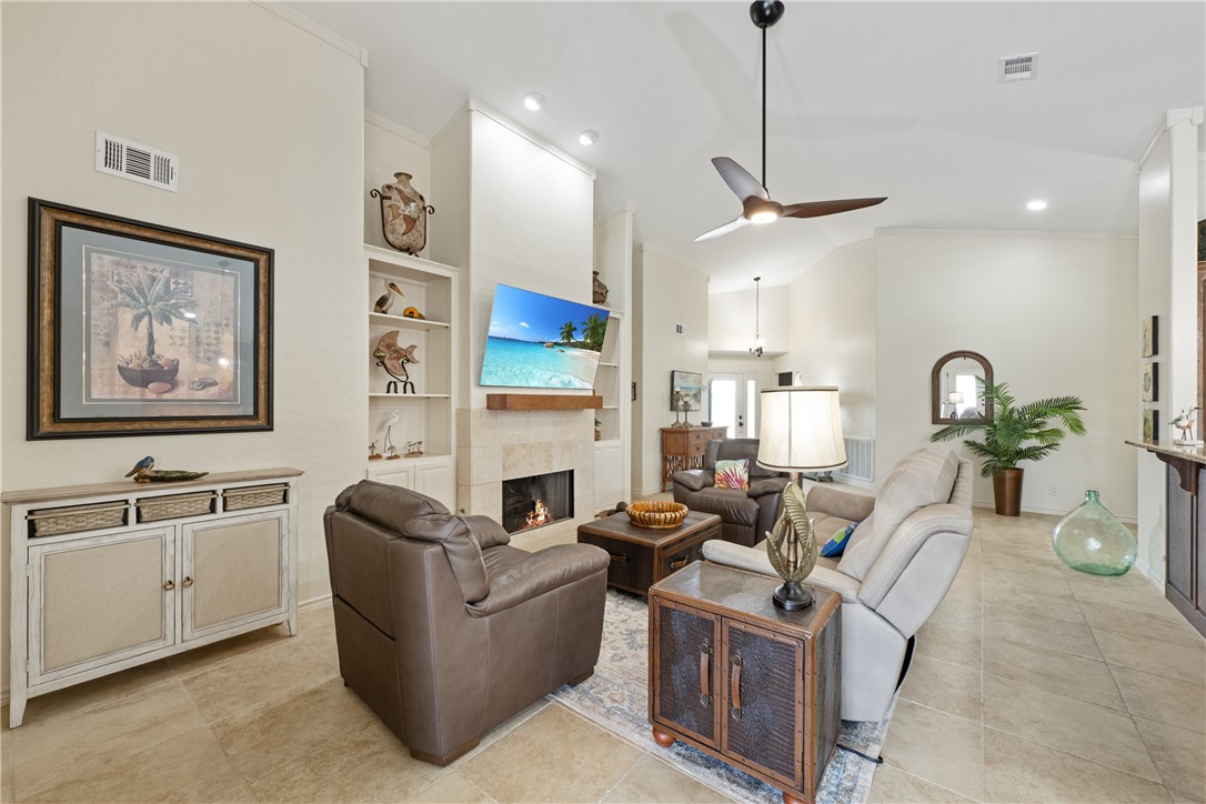 350 Blue Heron Dr Property Photo 10