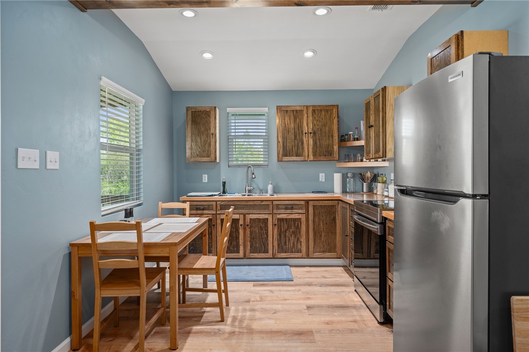 726 Third St Property Photo 9