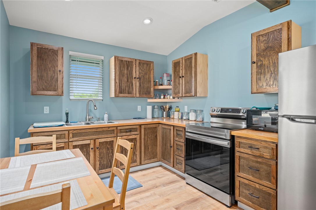 726 3rd St Property Photo 10