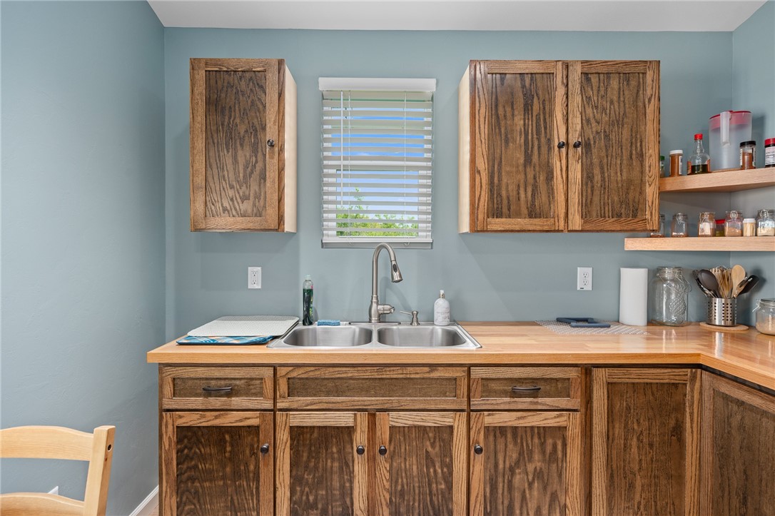 726 Third St Property Photo 11