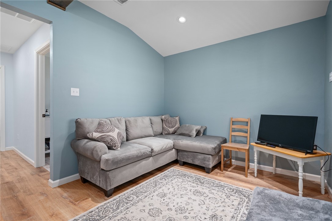 726 Third St Property Photo 14