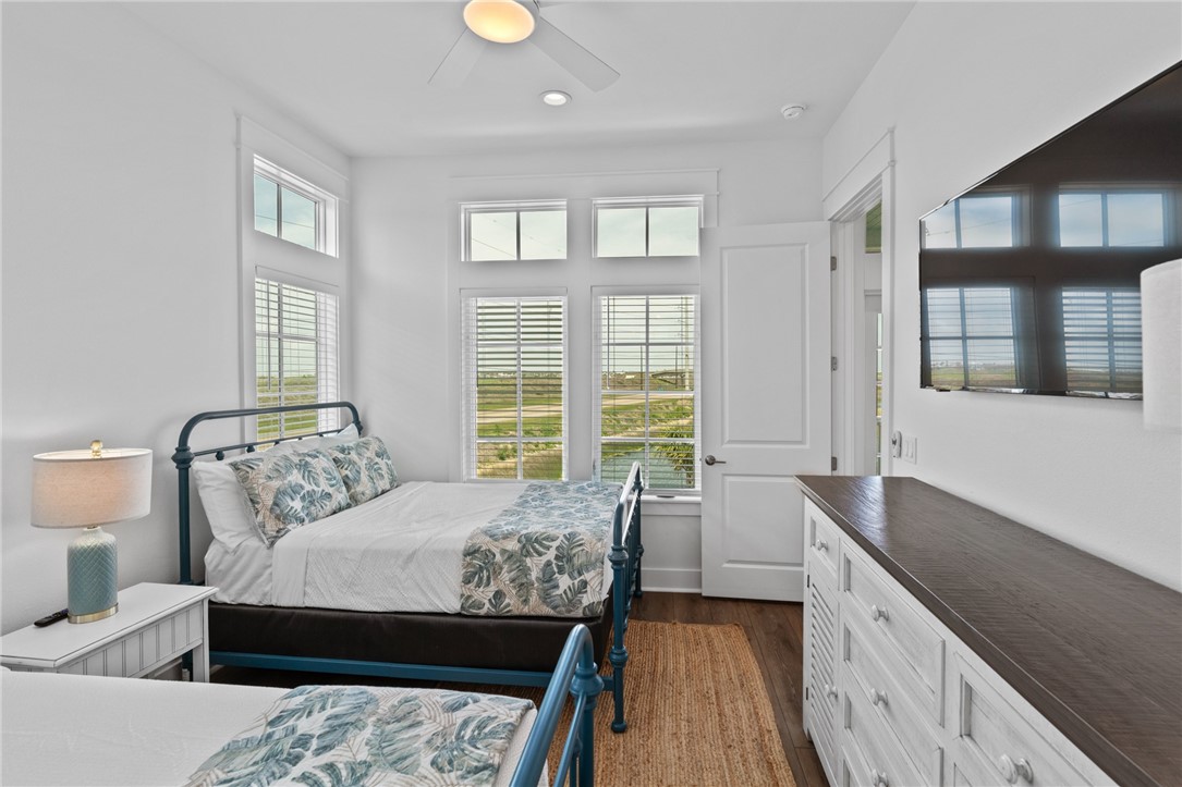 312 Mermaid Tail Property Photo 19
