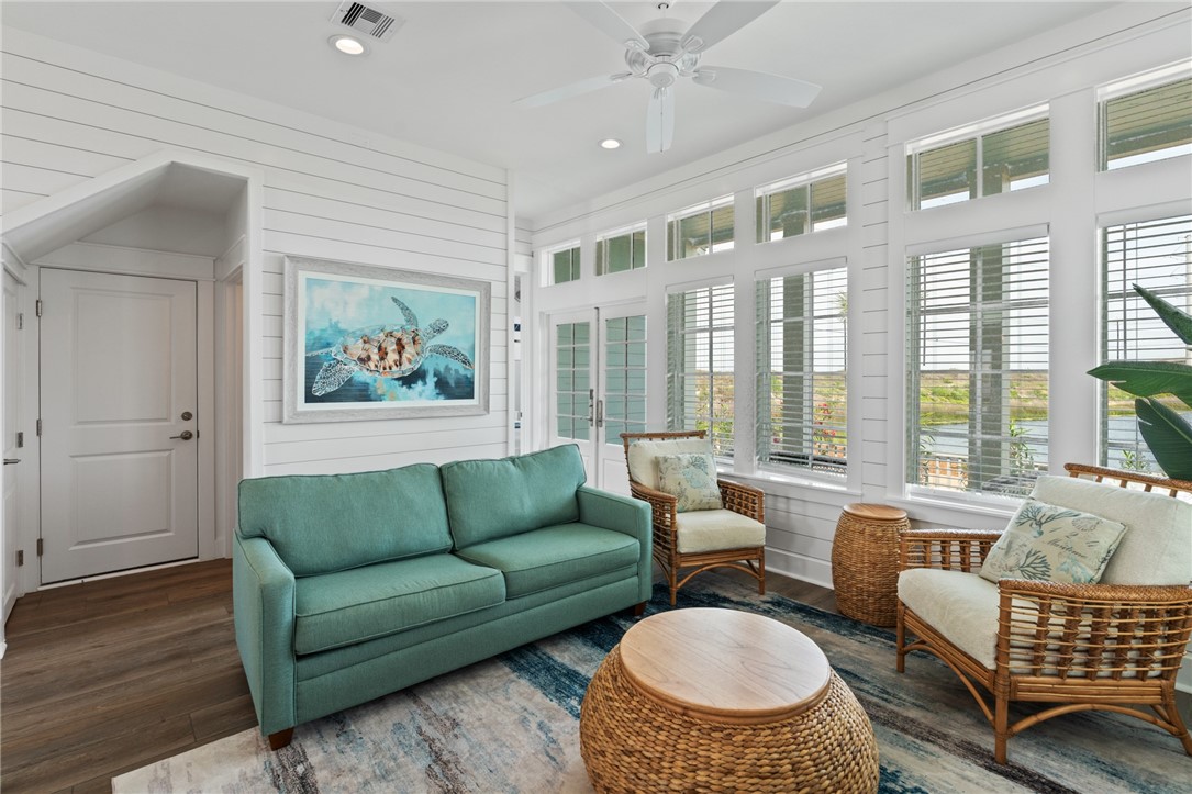 312 Mermaid Tail Property Photo 26