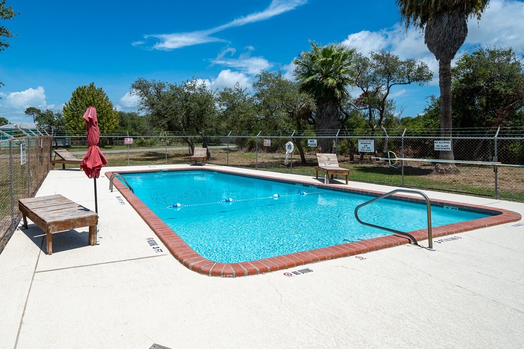526 & 527 Water Oak Property Photo 8