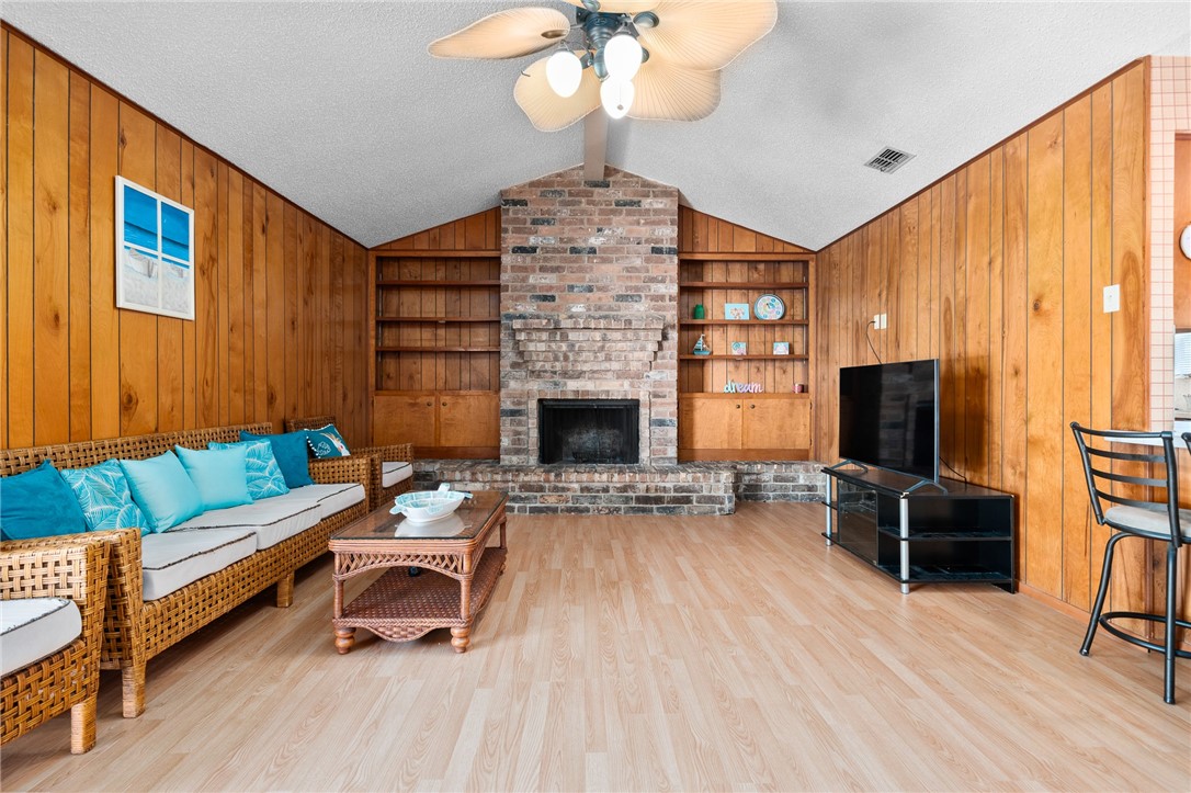 1038 Houston S Property Photo 4