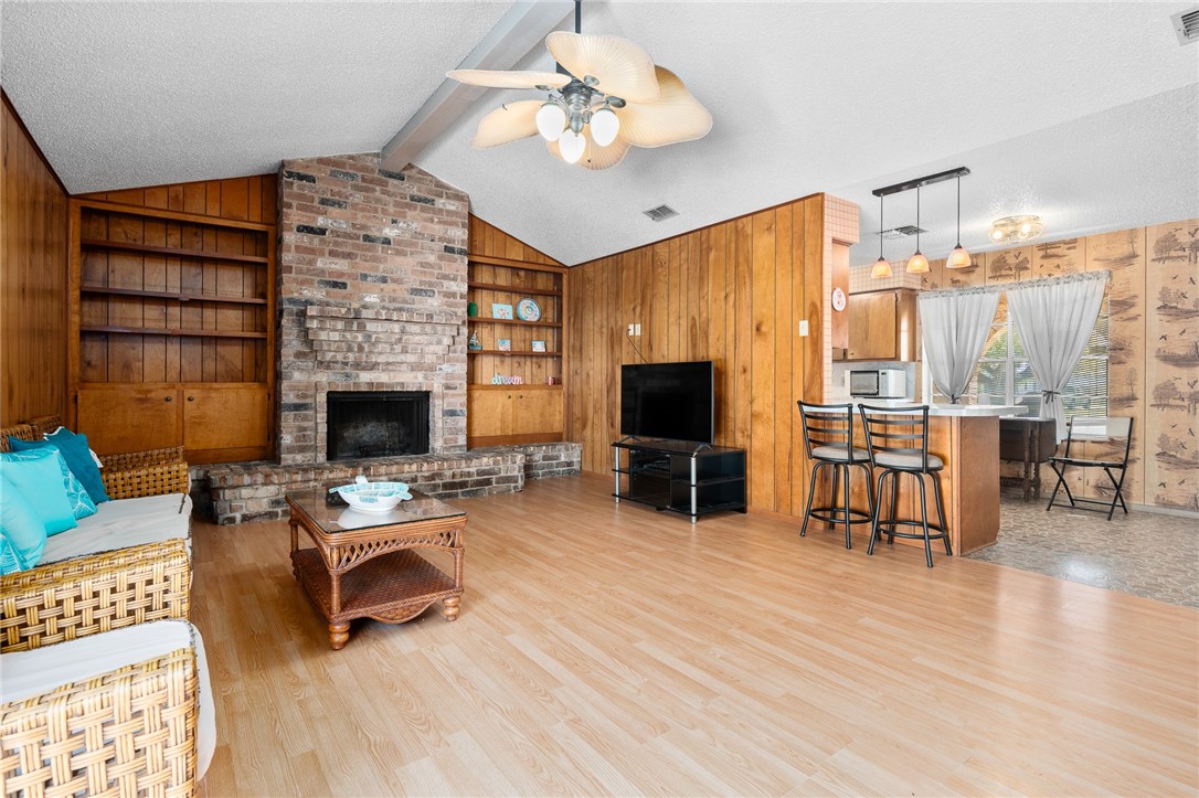 1038 Houston S Property Photo 5