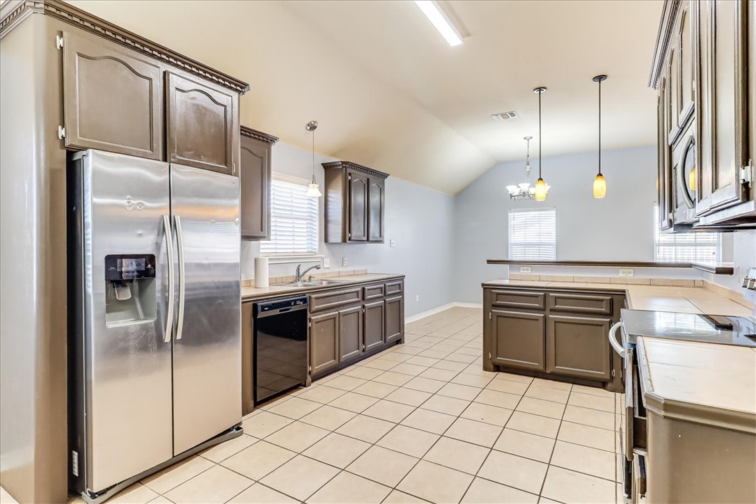 15538 Dyna St Property Photo 6